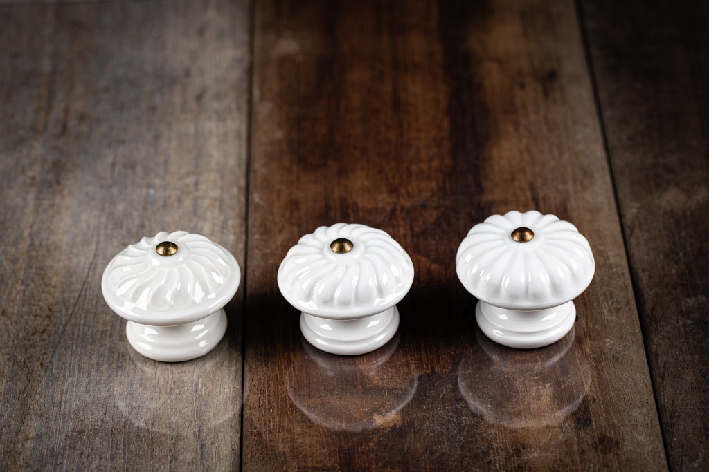 Levně Porcelánová úchytka - smetanová - VELKÁ - mix vzorů Velikost: Bábovka velká