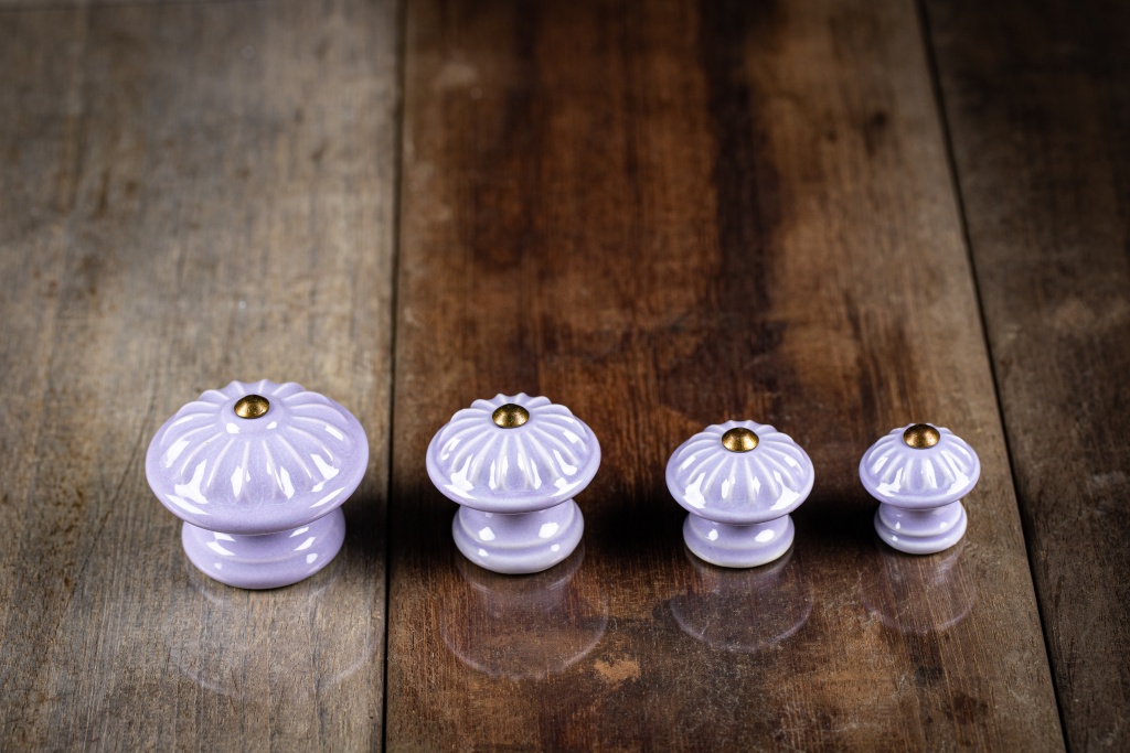 Levně Porcelánová úchytka - fialková - KOPRETINA Velikost: Malé