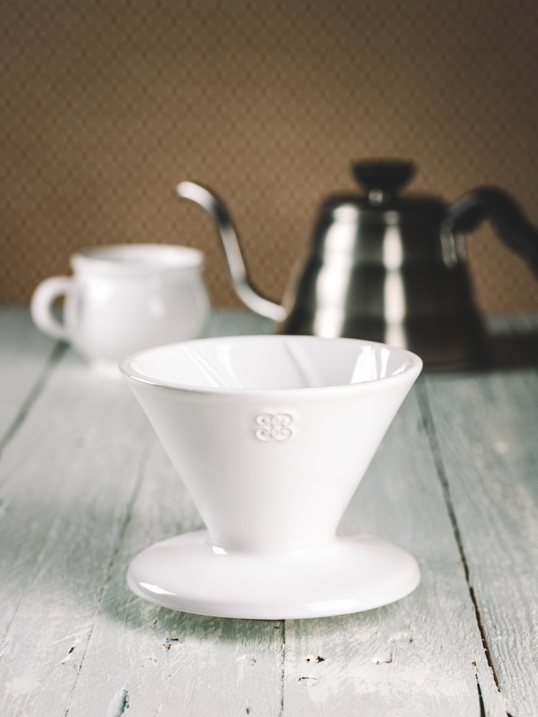 Levně Keramika Vanya Dripper - překapávač na kávu - bílý