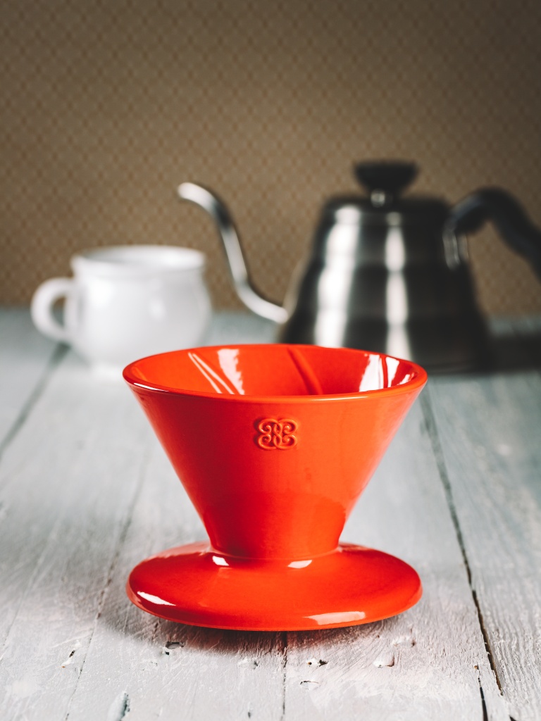 Levně Keramika Vanya Dripper - překapávač na kávu - červený