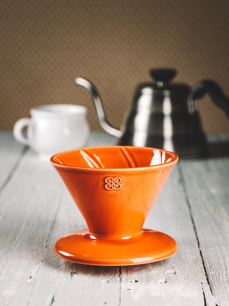 Levně Keramika Vanya Dripper - překapávač na kávu - korálový