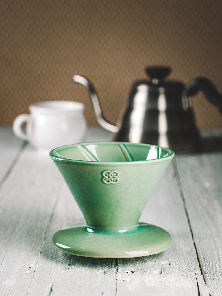 Levně Keramika Vanya Dripper - překapávač na kávu - mint