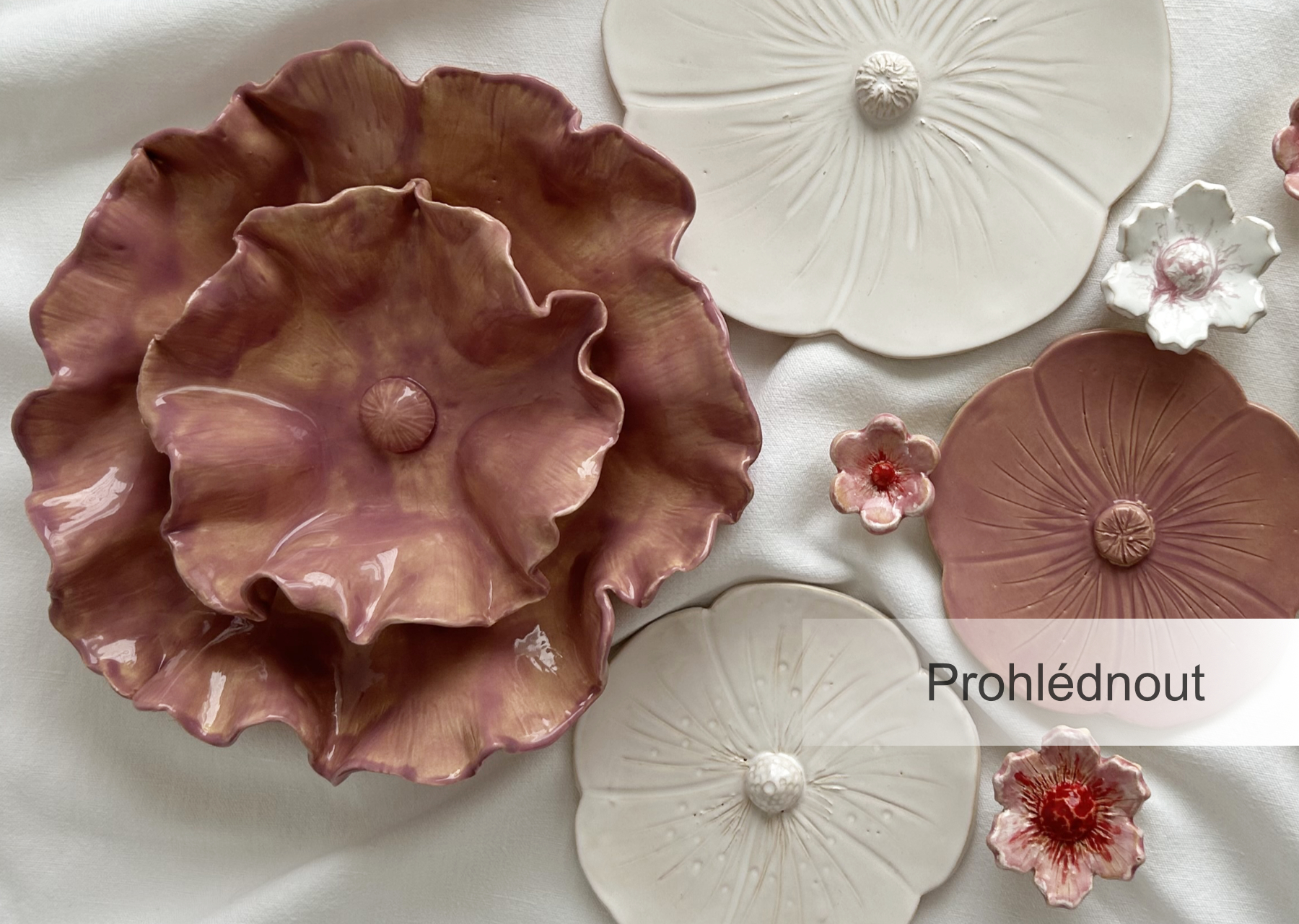 květy růžové a bílé