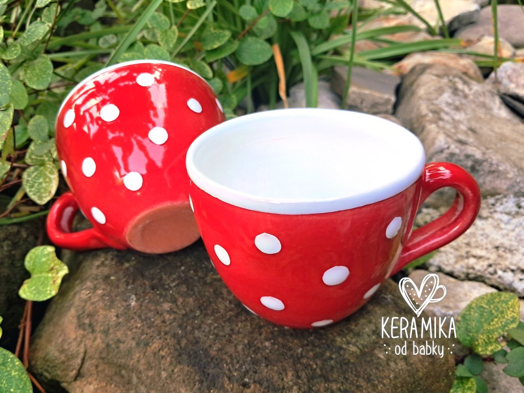 Červený hrníček s puntíky 200ml
