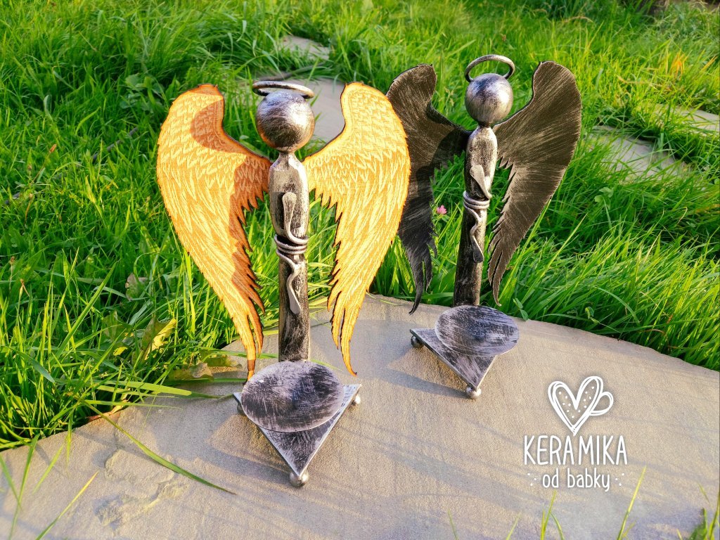 Anděl z kovu na svíčku