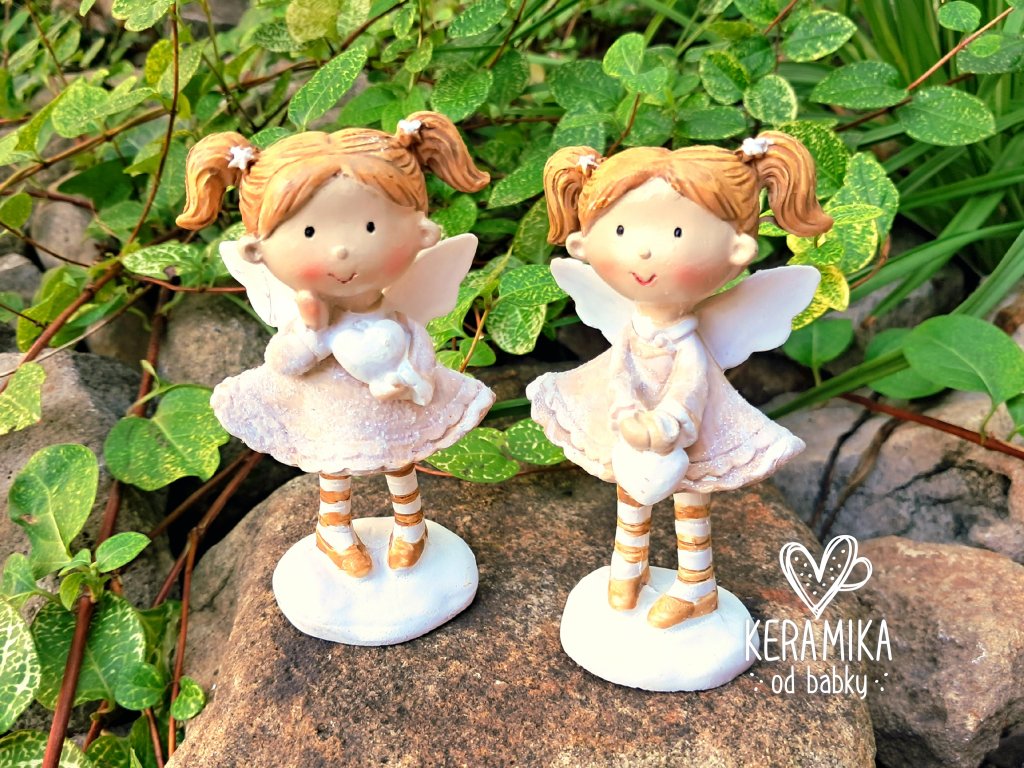 Anděl s bílým srdíčkem