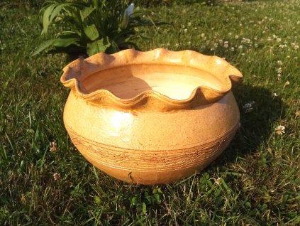 Kulatá mísa se zvlněným okrajem