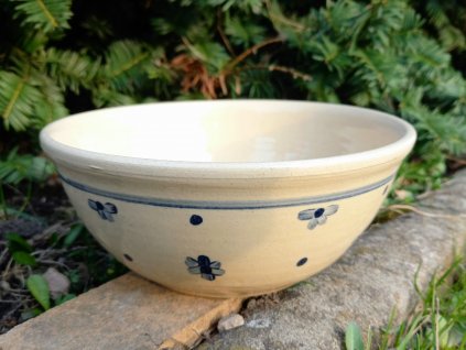 Miska s modrými květy