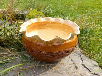 Kulatá mísa se zvlněným okrajem, žíhaná