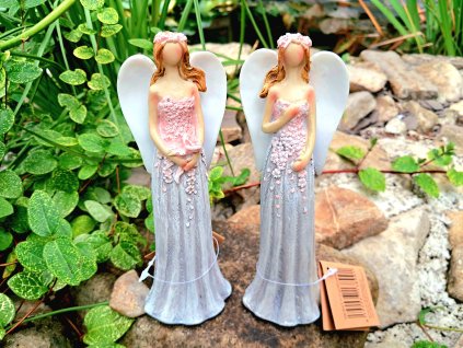 Anděl v květinových šatech