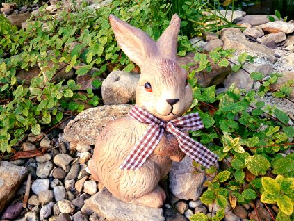 Velký zajíc s mašlí