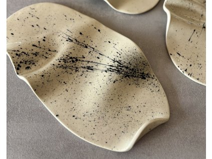 Malý servírovací talíř - 30x17cm - černý