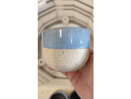 Pomněnkový cup capuccino