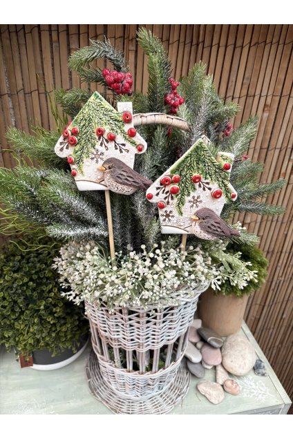 Zimní budka s ptáčkem