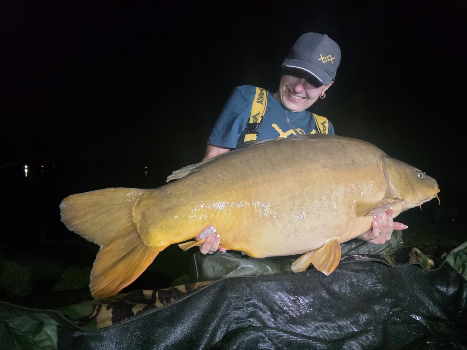 Großer Spiegelkarpfen gefangen mit Fencl Tropic Krill 20 mm