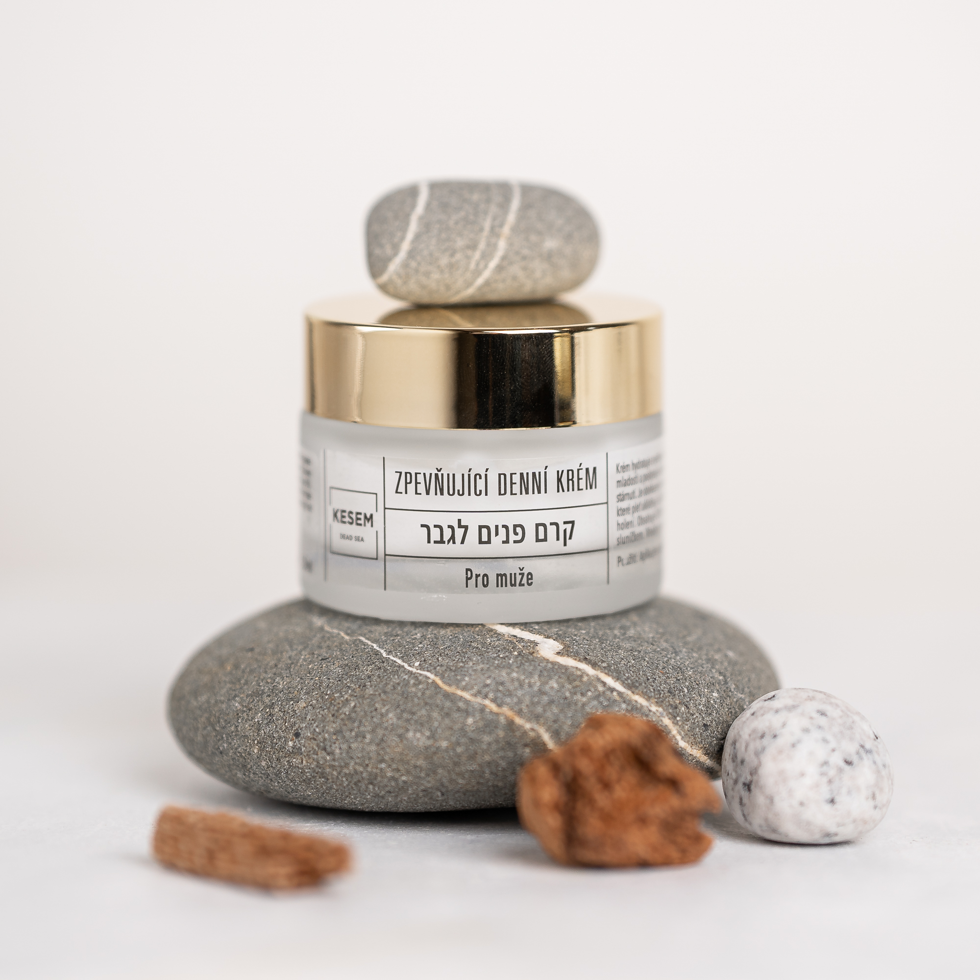 2135-Zpevnujici-denni-krem-pro-muze