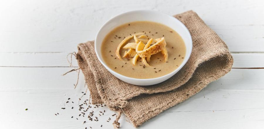 Selleriesuppe mit KetoMix-Pfannkuchen