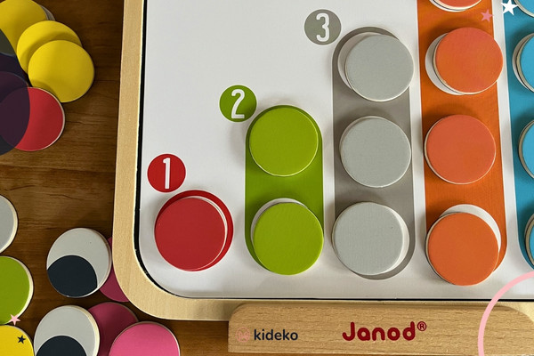 janod-magneticka-tabula-ucenie-cisle-zetony-detail