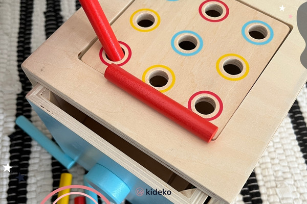 montessori-box-blok-s-farebnymi-kolikmi