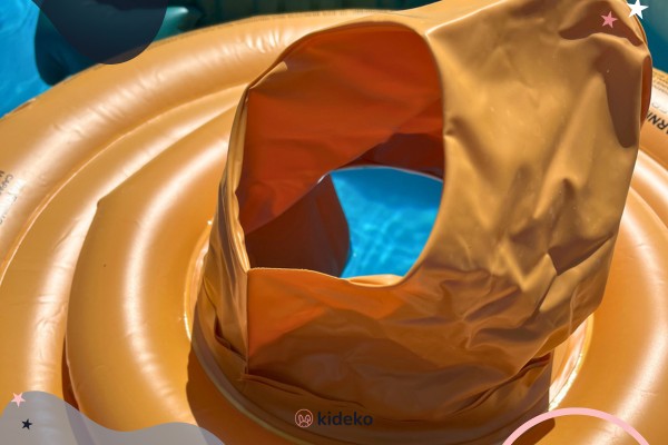 Detail jemného nánožníka, ktorý neškriabe nožičky bábätka
