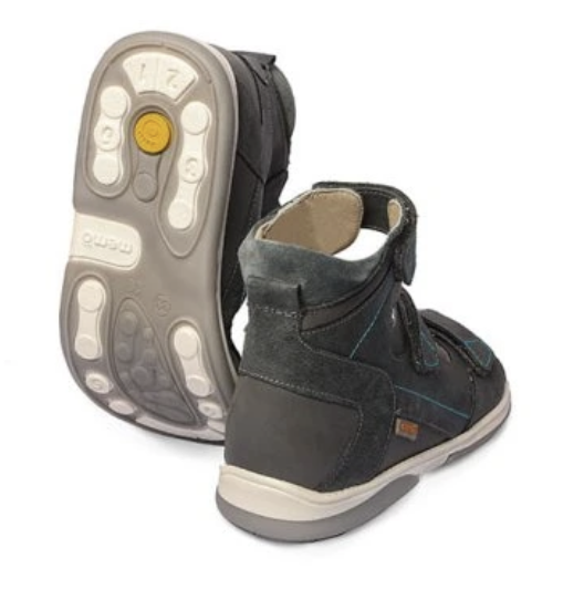 Ako spoznať, že dieťa potrebuje pevnú obuv?