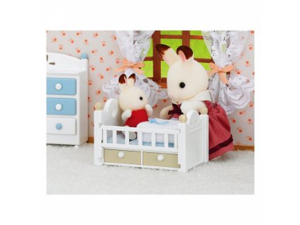 Sylvanian Families 5017 Králičí miminko s dětskou postýlkou