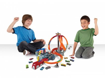 Mattel Hot Wheels CDL45 – Mega pro Crash dráha