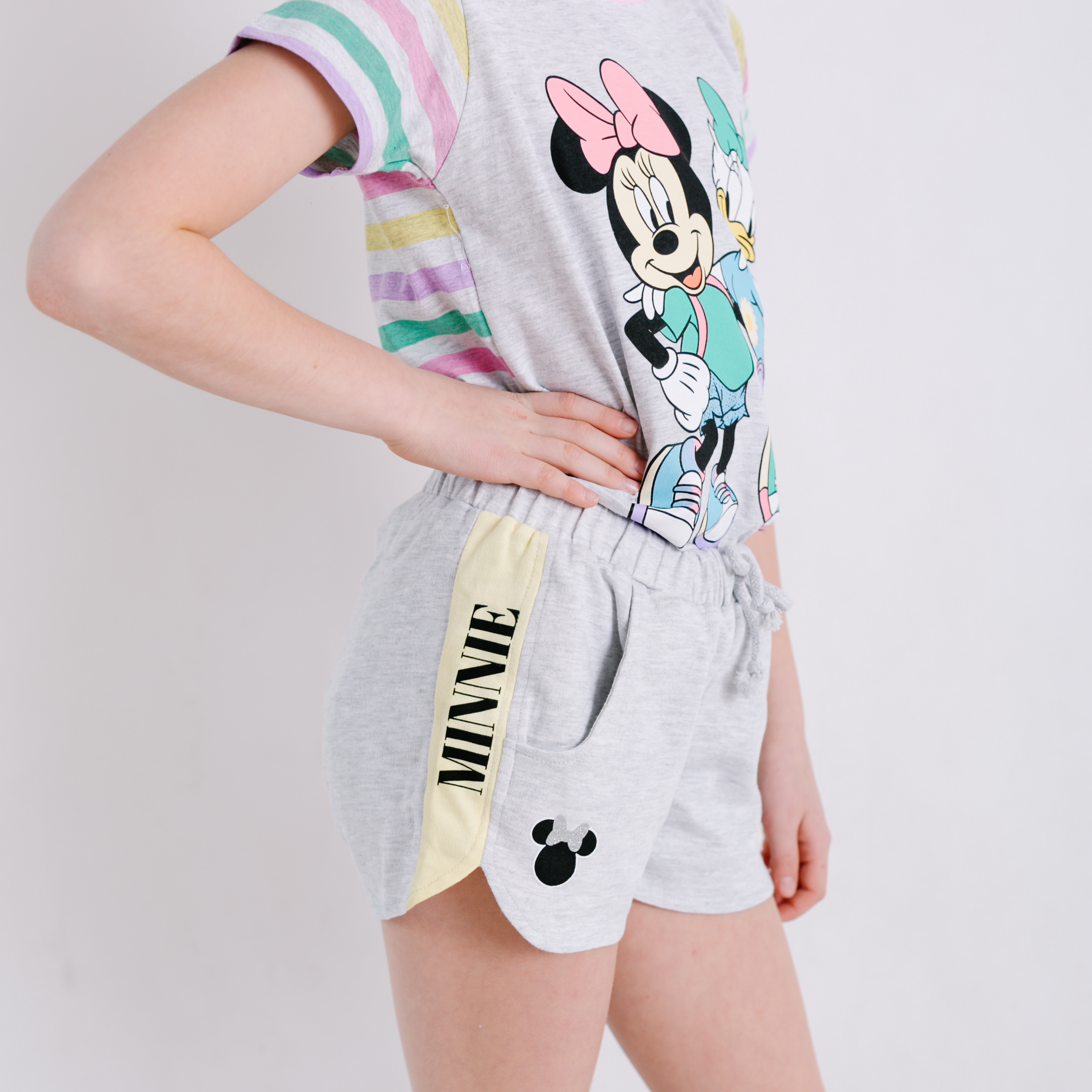 Minnie Mouse Šortky Minnie sivé Veľkosť: 134