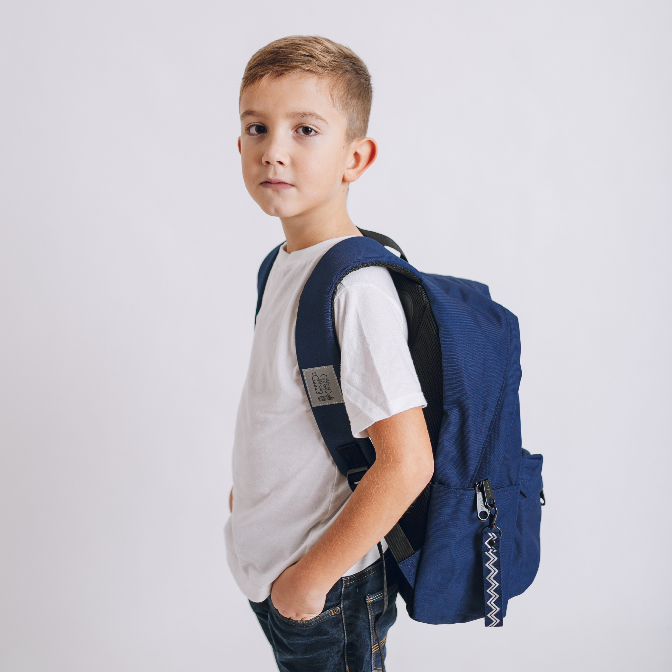 Monochrome EKO Ergonomický eko batoh z recyklovaných materiálov NAVY 22l