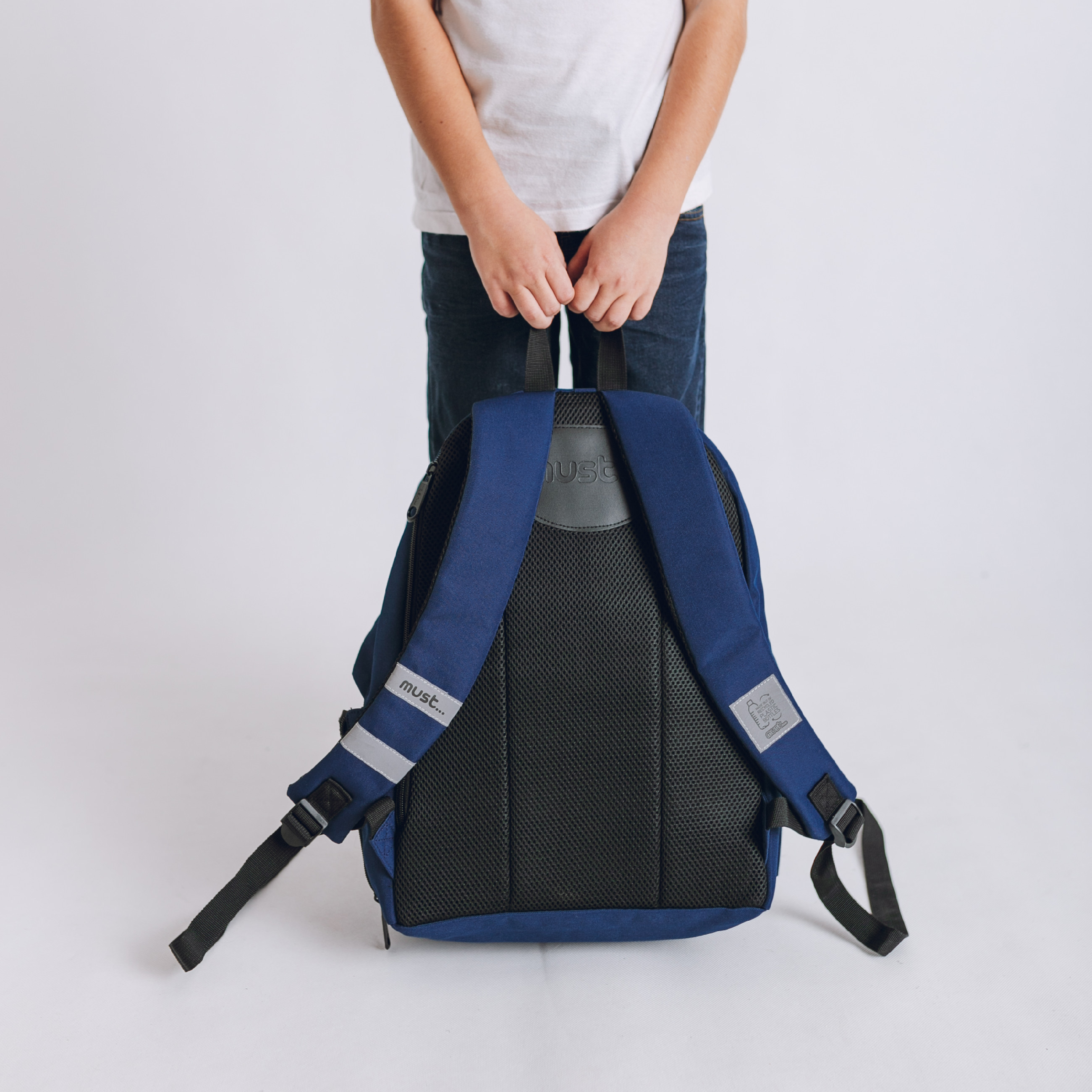 Monochrome EKO Ergonomický eko batoh z recyklovaných materiálov NAVY 22l