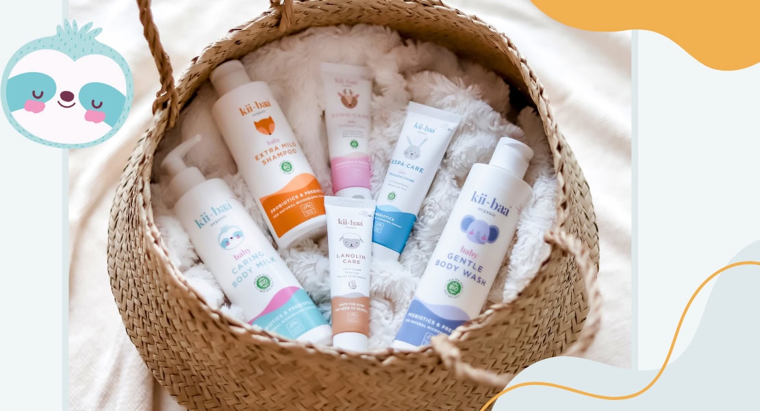 Přírodní dětská kosmetika kii-baa organic v proutěném košíku