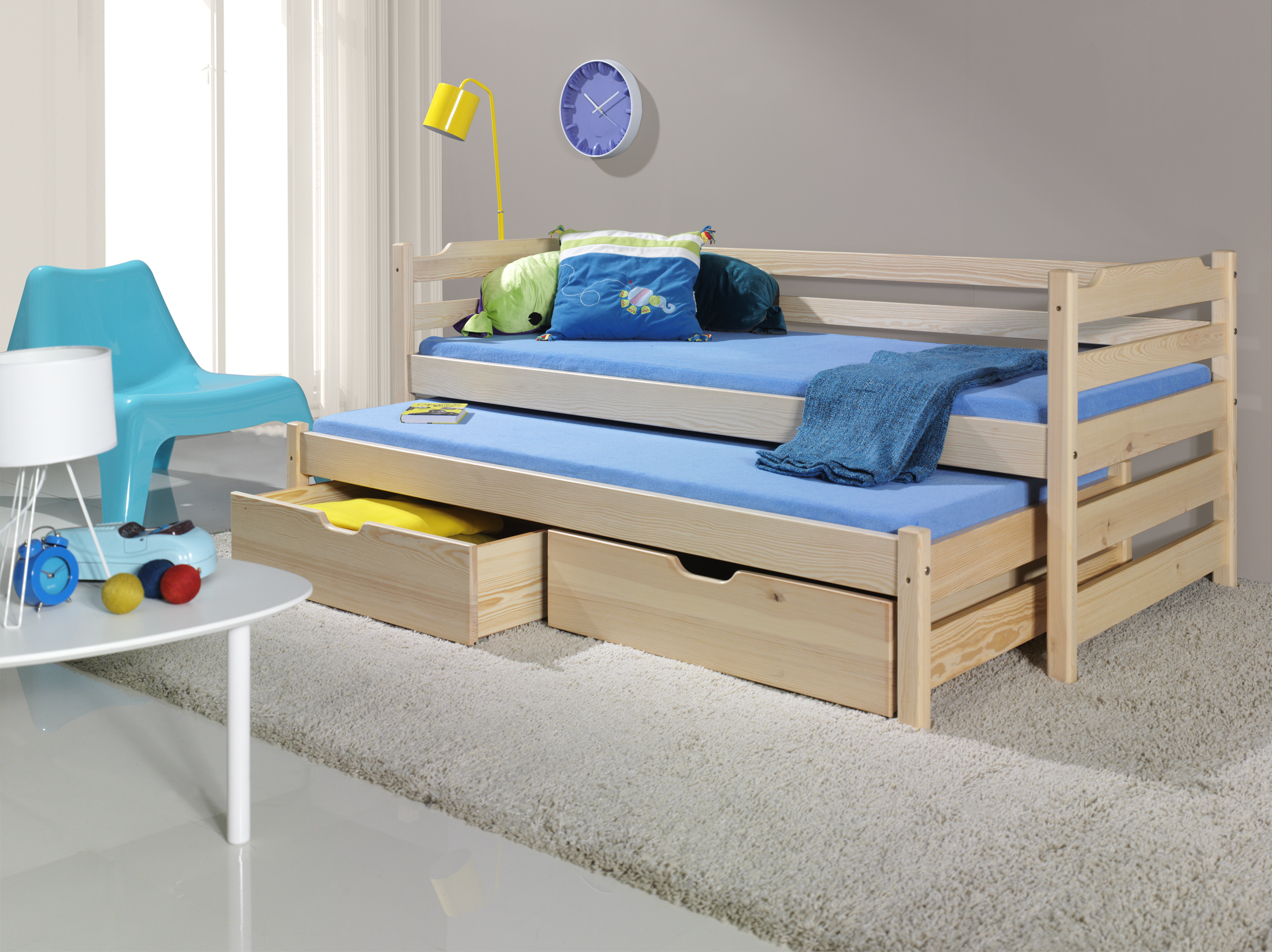 Dřevěná postel MARCIN s výsuvným lůžkem a s úložným prostorem .Povrchová úprava: Přírodní lakovaná, Rozměr: 80 x 180 cm