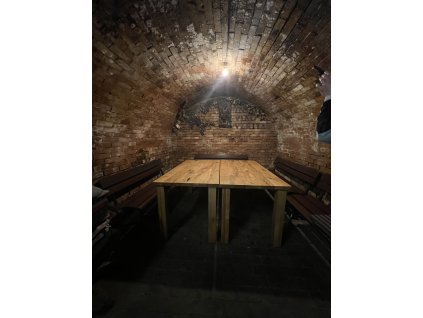 Stoly do vinného sklepa