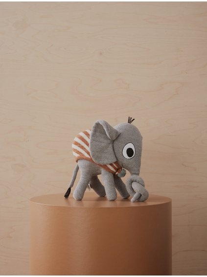 M107048 Henry Elephant 203 Grey Extra 1