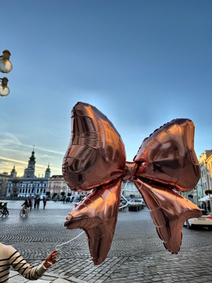 Fóliový balónek mašlička BOW rosegold Konges Slojd