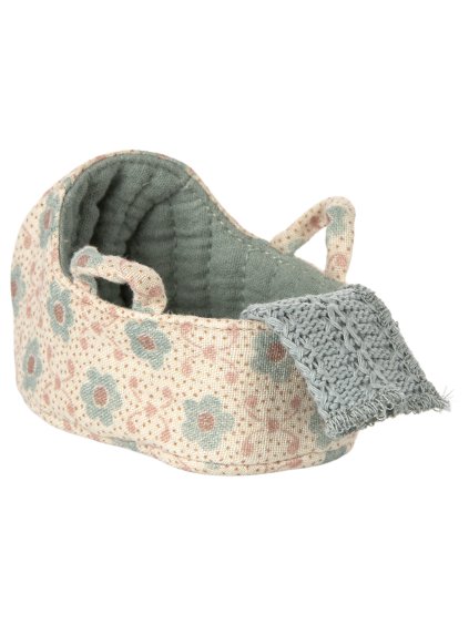 Přenosná postýlka světle modrá Maileg