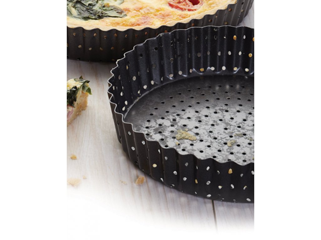 This non stick tin is perfect for making delicious quiches tarts and much more. You no longer need to worry about
