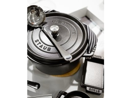 STAUB Cocotte hrnec kulatý 28 cm / 6,7 l - černý