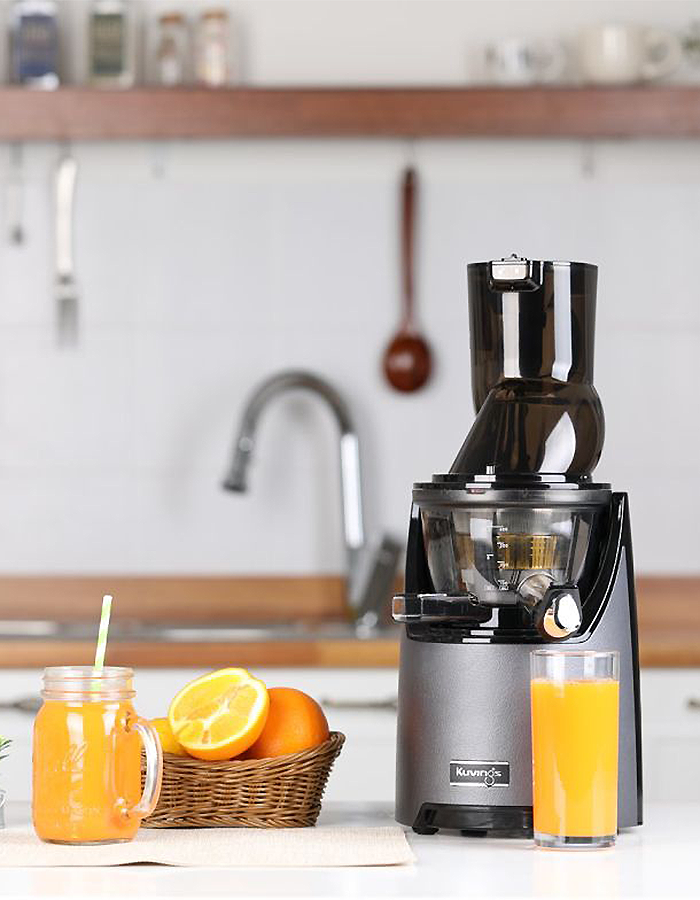 Odšťavňovač Kuvings juicer EVO820DS Exclusive tmavě stříbrná