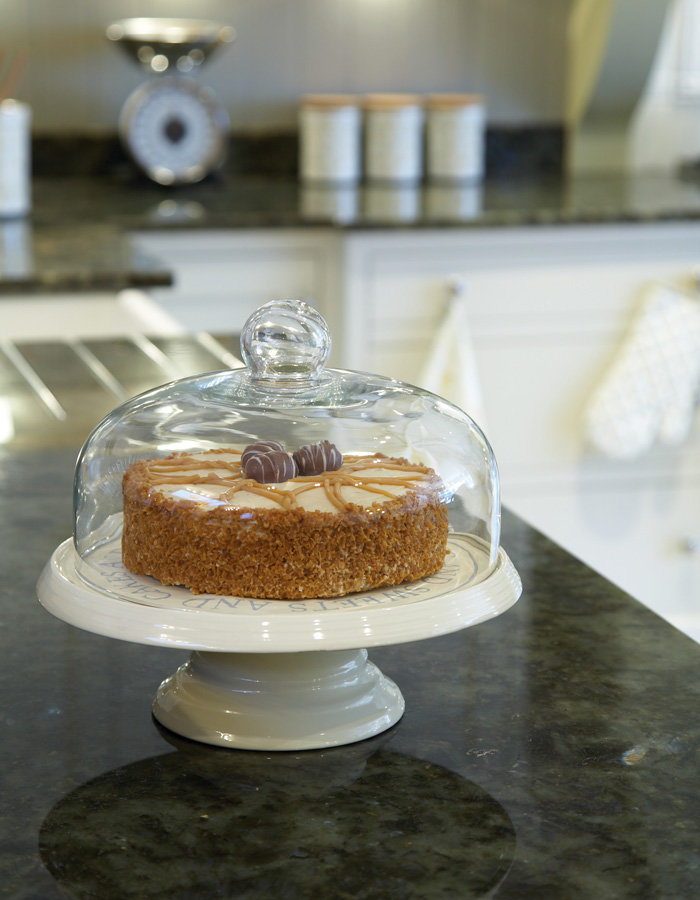 Classic Collection Ceramic Cake Stand with Glass Dome