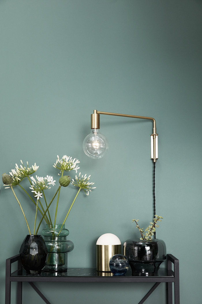 Gold LED Wall Lamp w/ Bulb