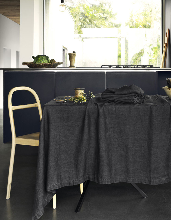 West Tablecloth Dark Grey 150x250
