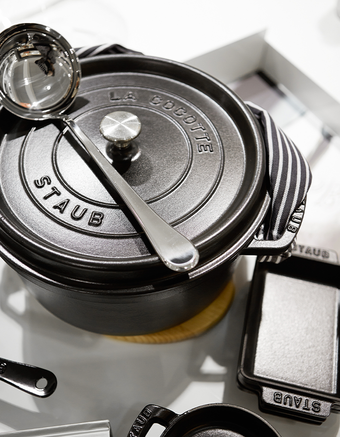 STAUB Cocotte round pot 28 cm /  6,7 l, black