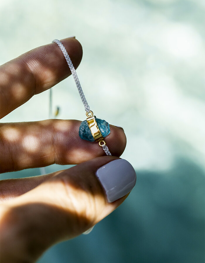 Náramek apatite crystal pastel grey/gold