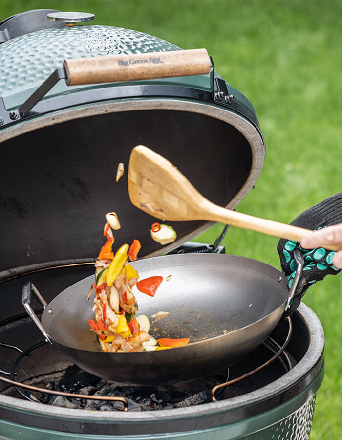 Carbon steel wok with spatle Big Green Egg