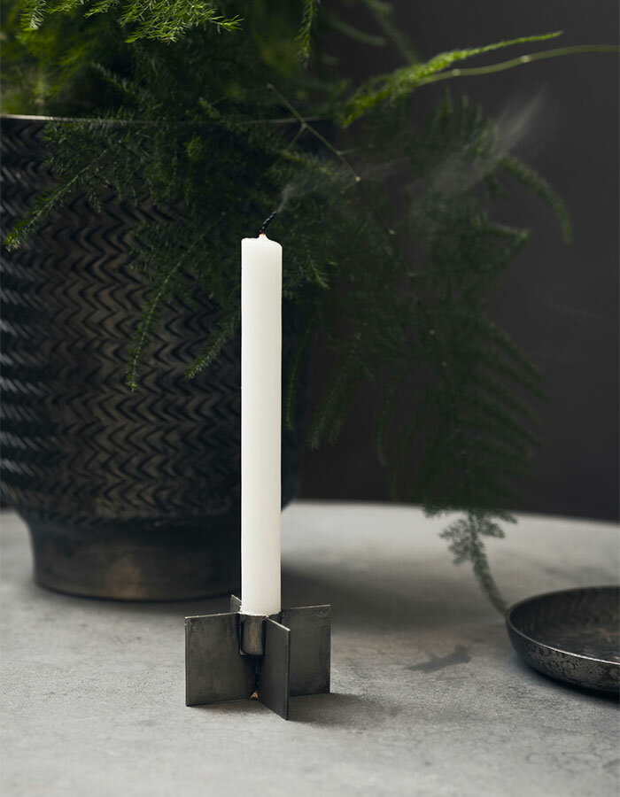 Candle stand Wing, Raw iron