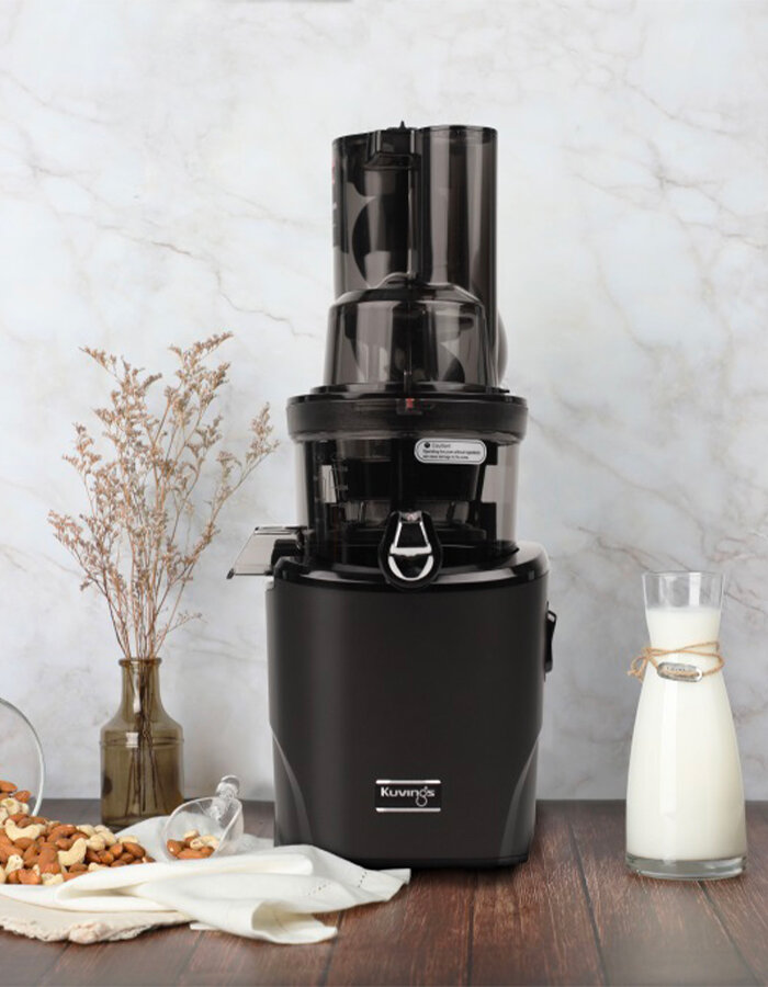 Kuvings Whole Slow Juicer REVO830 černá matná