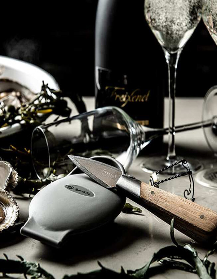 Laguiole Luxury knife and silicone oyster holder