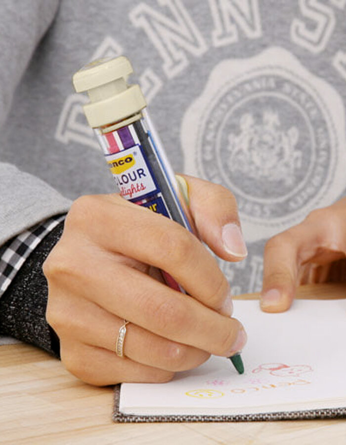 8 Colour Crayon Ivory