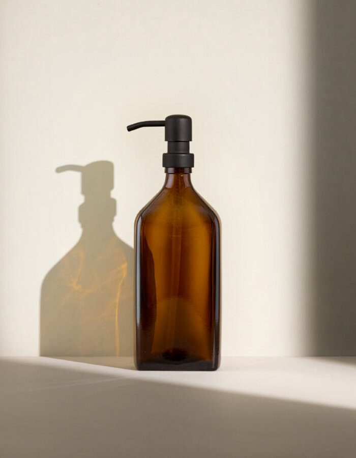 Skleněný obdélníkový dávkovač Amber s černou nerezovou pumpičkou 200 ml
